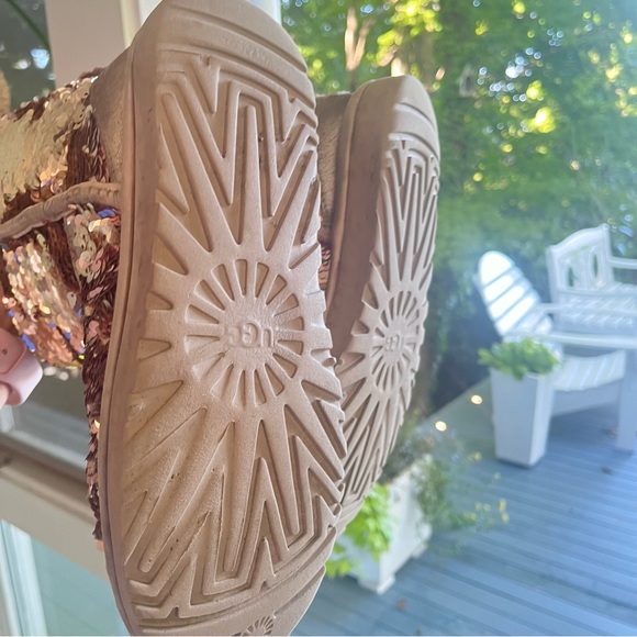Ugg Classic Short Reverse Pink Sparkly Boots 8 - Picture 3 of 6